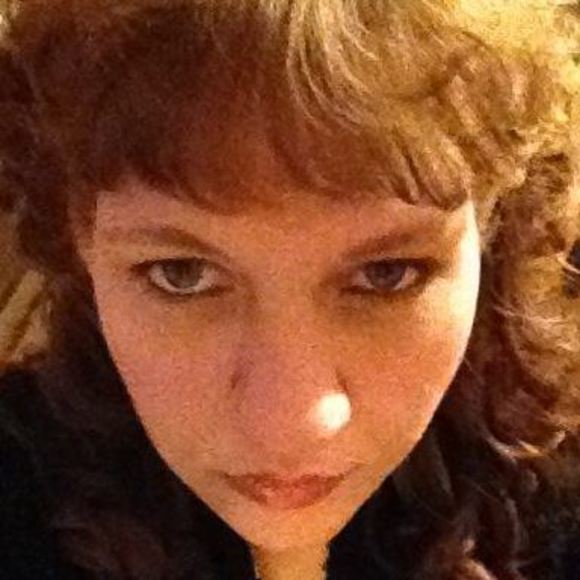 Profile Picture of Cindy Gorton (@cindyack777) on Poshmark