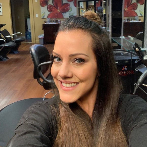 Profile Picture of Nicole Dodier (@dodiernicole) on Poshmark