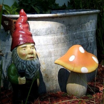 Profile Picture of Kim (@FastEddiesRetro) on Twitter