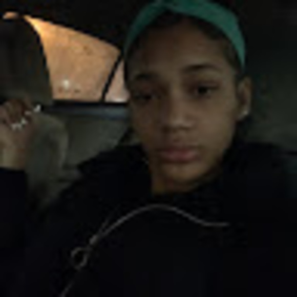 Profile Picture of Zaa Raacks (@abrooking01) on Poshmark