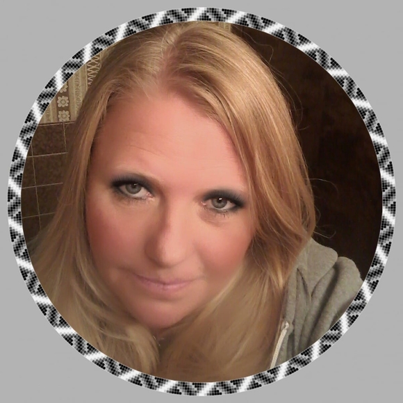 Profile Picture of Kim Clauson (@kimclauson) on Poshmark
