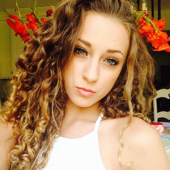Profile Picture of Kensleigh Kotowske (@kensleighblake) on Poshmark