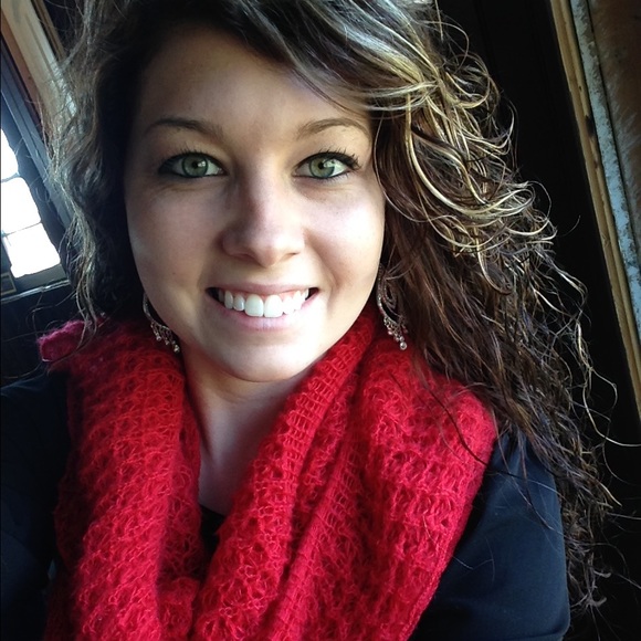 Profile Picture of Haley Griffith (@haleygrif14) on Poshmark