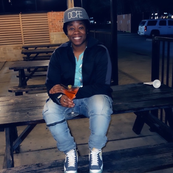 Profile Picture of Roberta Eady (@robertaeady) on Poshmark