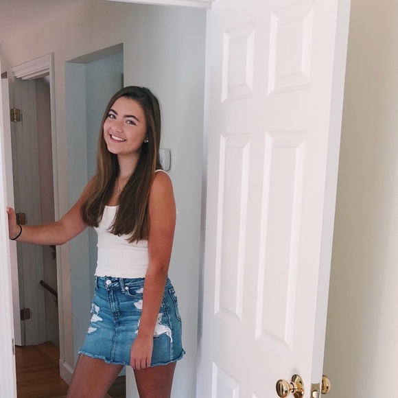 Annika Elander - Poshmark Profile Picture of Annika Elander (@annikaelander) on Poshmark