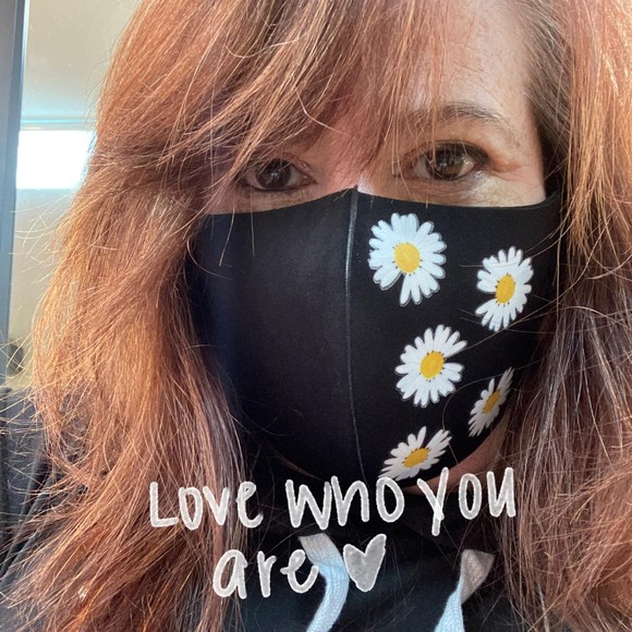 Profile Picture of Wendy Duemmel (@wendywitch68) on Poshmark