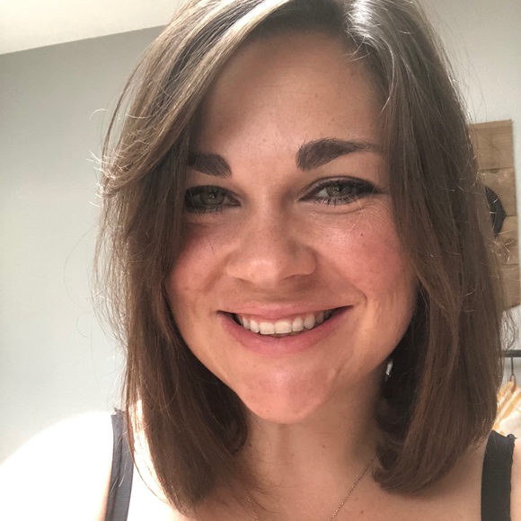 Lindsey Woelke - Poshmark Profile Picture of Lindsey Woelke (@llinz24) on Poshmark