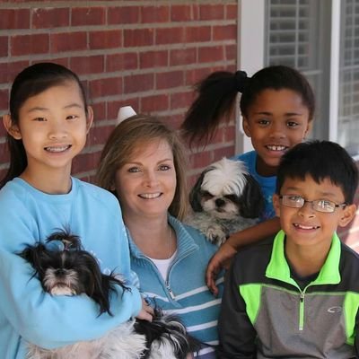 Profile Picture of Gwen (@GwenStringer) on Twitter