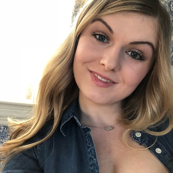 Profile Picture of Savannah Tanner (@sav4455) on Poshmark