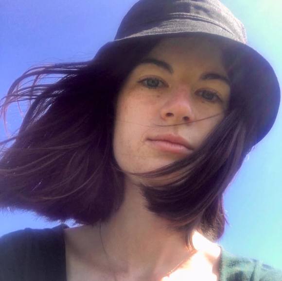 Profile Picture of Elsa Thollot (@elsathollot) on Poshmark