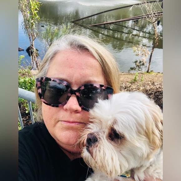 Profile Picture of Kel Stubley (@kelliestubley) on Poshmark