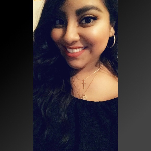Profile Picture of Leonor Rangel (@rangelleonor28) on Poshmark