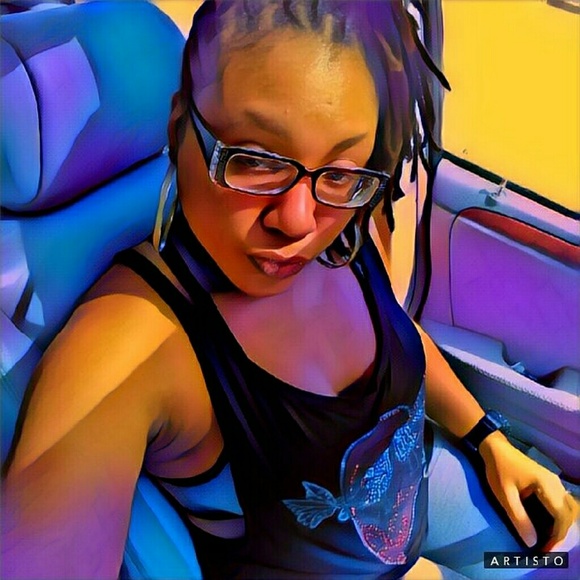 Profile Picture of Aletha Buchanan (@dareddqueen) on Poshmark