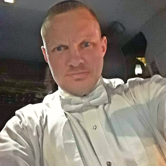 Profile Picture of Rusty Garrett (@rustygarrett) on Poshmark