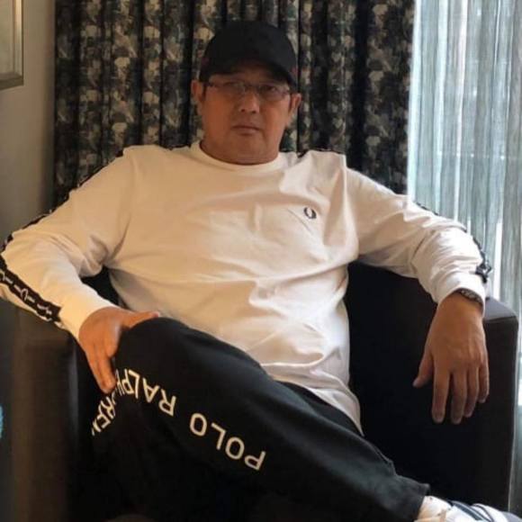 Profile Picture of Cesar Hizon (@cesarhizon) on Poshmark