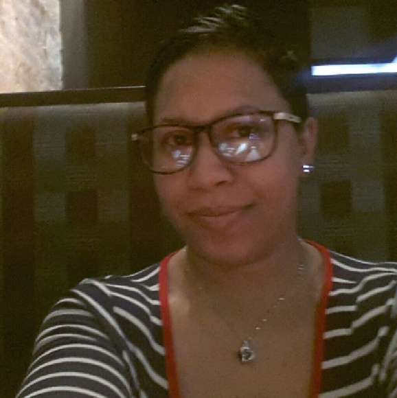 Profile Picture of Sharday Pardlow (@shardaypard) on Poshmark