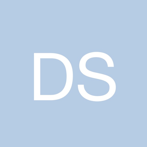 Profile Picture of Daniela Sulimanov (@dsulimanov) on Poshmark