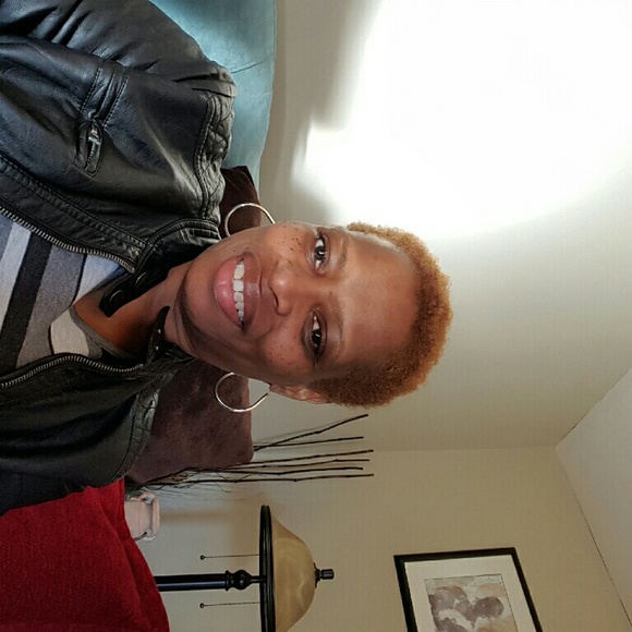 Wenona Howleit - Poshmark Profile Picture of Wenona Howleit (@nonie140) on Poshmark