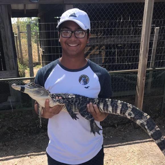 Profile Picture of Elijah Lezama (@elijahlezama326) on Poshmark