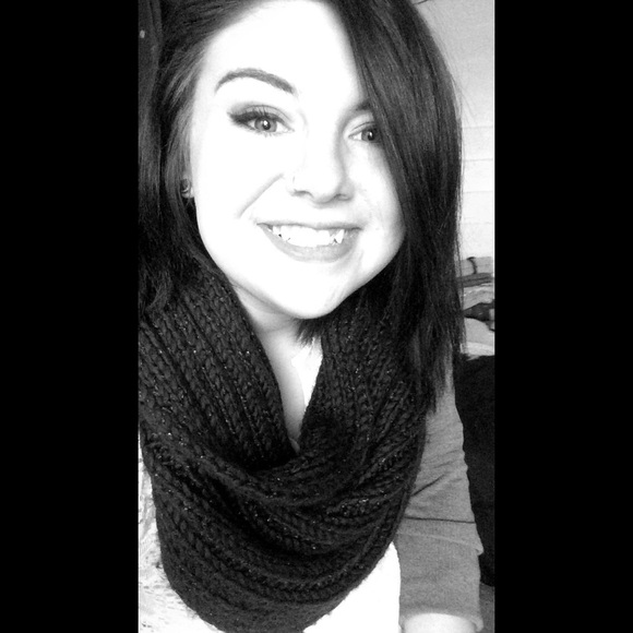 Shelby Humphreys - Poshmark Profile Picture of Shelby Humphreys (@shelbyhump) on Poshmark