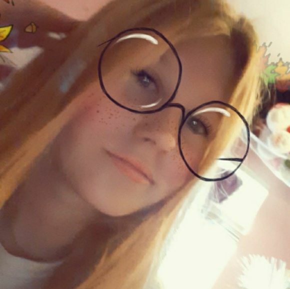 Profile Picture of Emersan Hanmer (@emylue05) on Poshmark