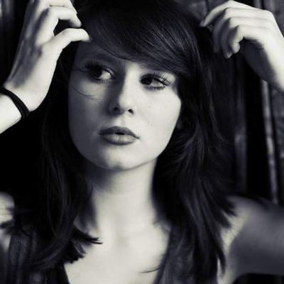 Profile Picture of Julia Giese (@FragileButFree) on Twitter