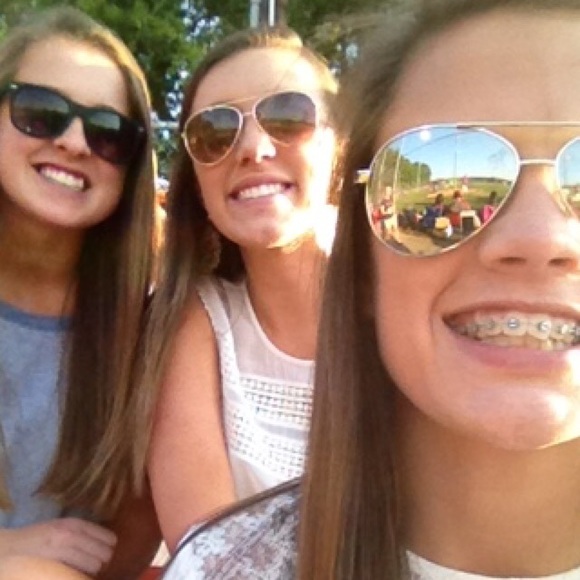 Profile Picture of Haley Holdbrooks (@hhaleyy13) on Poshmark