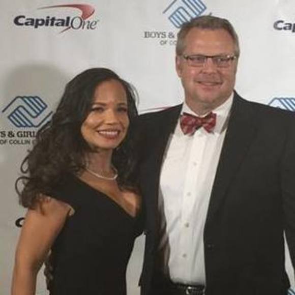 Profile Picture of Sandra Holt (@saalcarollo) on Poshmark