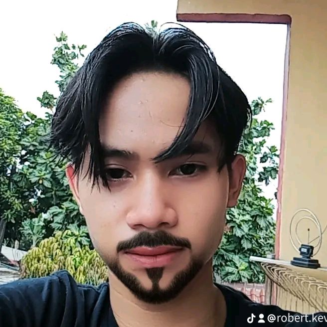 Profile Picture of Robert Keve (@robert.keve) on Tiktok