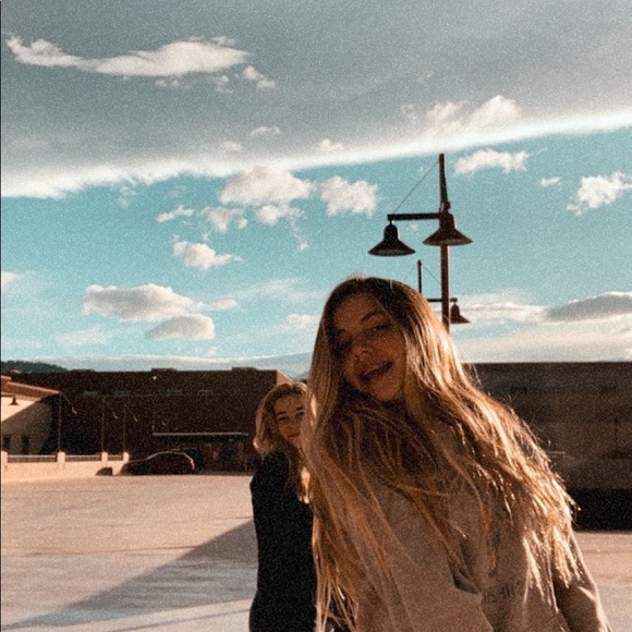 Profile Picture of Joy Richards (@joyrichards12) on Poshmark