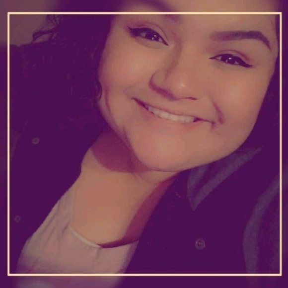 Ariel Moreno - Poshmark Profile Picture of Ariel Moreno (@arielcecimoreno) on Poshmark