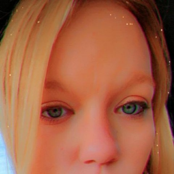 Profile Picture of Angel j Delleney (@dancingdiva2310) on Poshmark