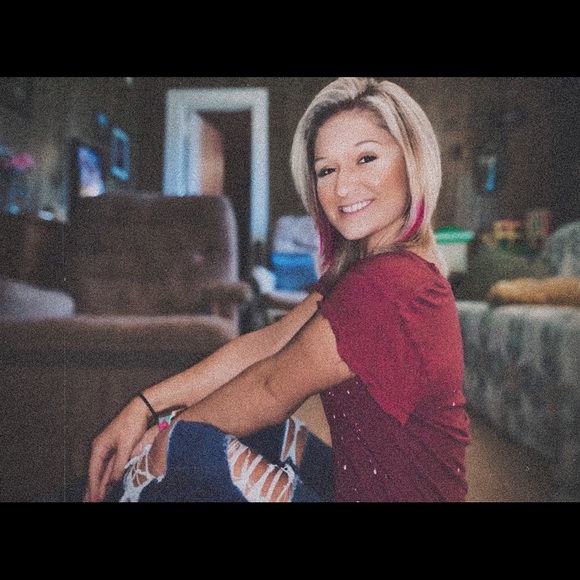 Matison Summers - Poshmark Profile Picture of Matison Summers (@matisonleanne) on Poshmark