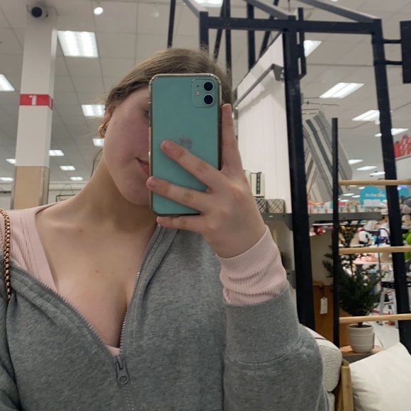 Profile Picture of Jackie Curty (@jackiecurty) on Poshmark