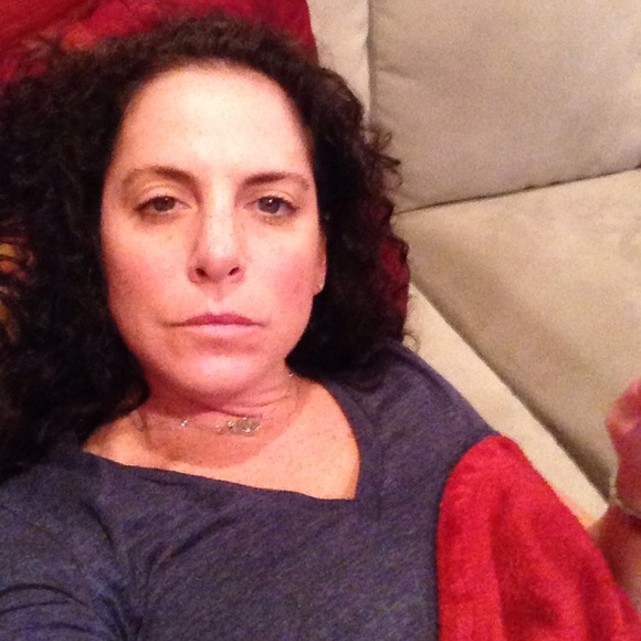 Profile Picture of Lisa Katzer (@ljk818) on Poshmark