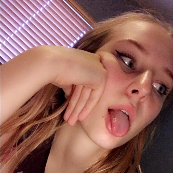 Profile Picture of Brianna Suksi (@suksibrianna) on Poshmark