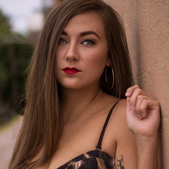 Profile Picture of Olivia Walker (@oliviajane14) on Poshmark