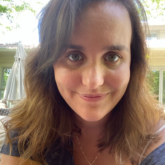 Profile Picture of Lauren Shellito (@laurshell84) on Poshmark