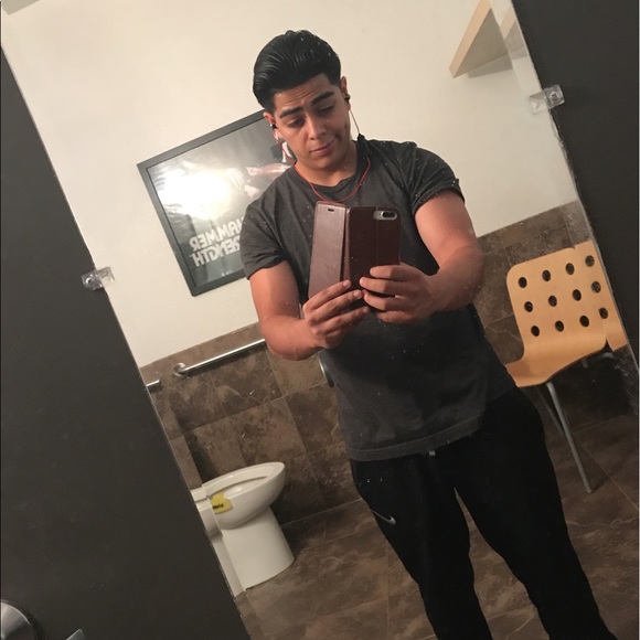 Profile Picture of Joshua Rubio (@jayyy2332) on Poshmark