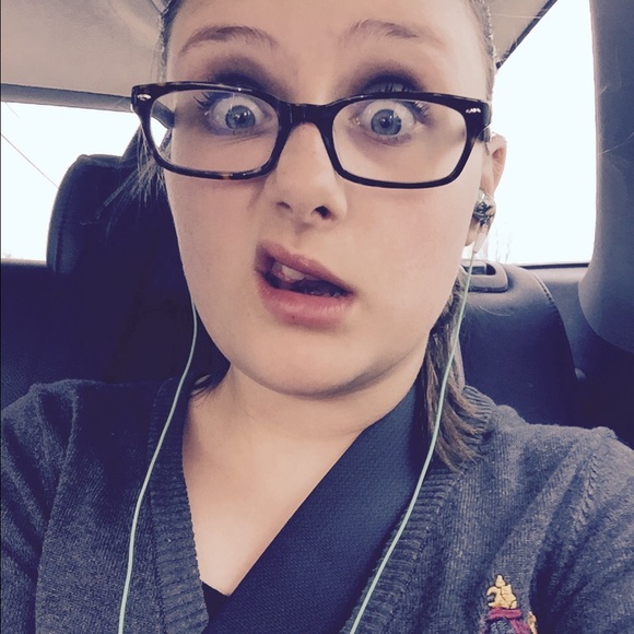 Profile Picture of Kennedy Adams (@kennedywells040) on Poshmark