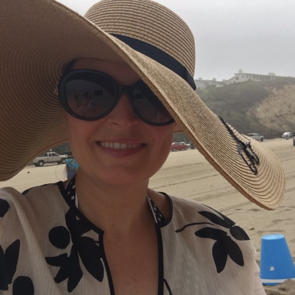 Profile Picture of Sara Hinds (@sarahinds) on Poshmark