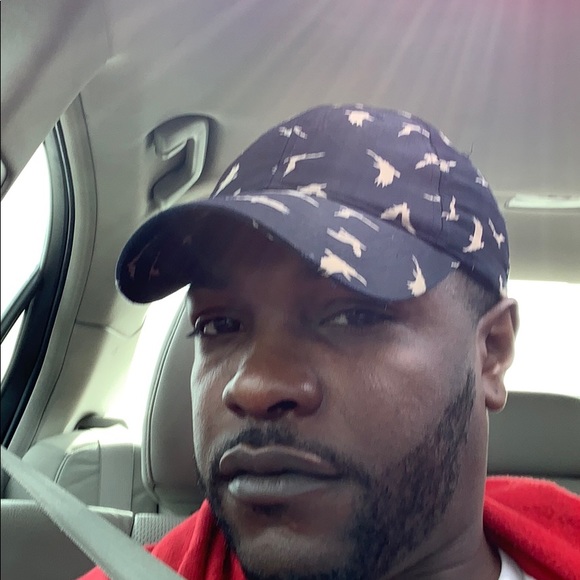 Profile Picture of Kevin Gill (@kevgill2226) on Poshmark