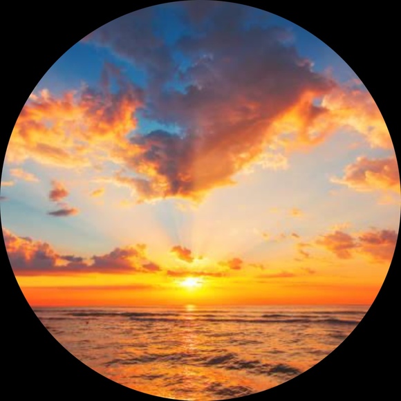 Profile Picture of Casey Closet (@niceycalmer) on Poshmark