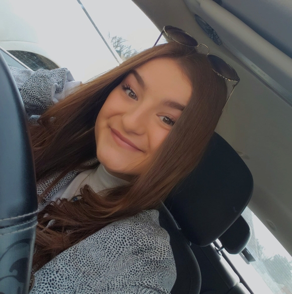 Profile Picture of Nirvana Gscheidle (@nirvanarose04) on Poshmark