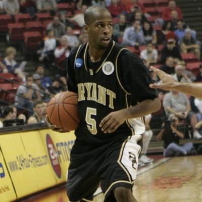 Profile Picture of Tom AYEch (@BryantBBallBeat) on Twitter