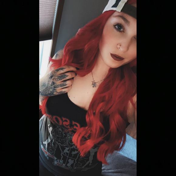 Profile Picture of Andi Pitzel (@peanut728) on Poshmark