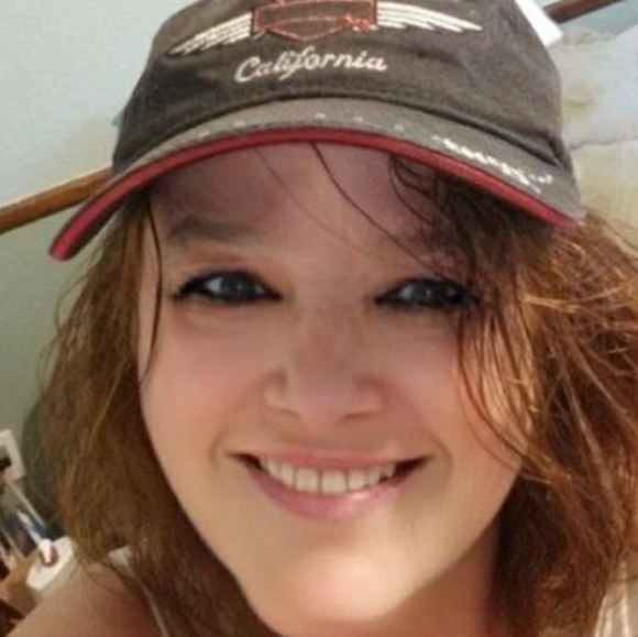 Profile Picture of Lisa Axelson-moore (@bbjkids3) on Poshmark