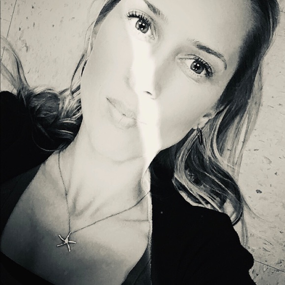 Profile Picture of Ami Phillips (@amiphillips) on Poshmark