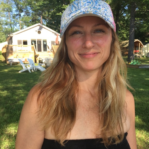 Profile Picture of Amy Christiano (@amyjc06) on Poshmark