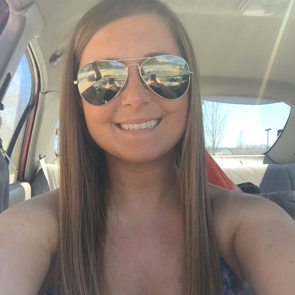 Profile Picture of Brittany Witkus (@bawitkus) on Poshmark